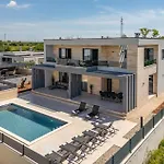 Holiday home Front In Nin
