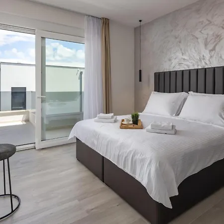 Awesome In With House Sea View