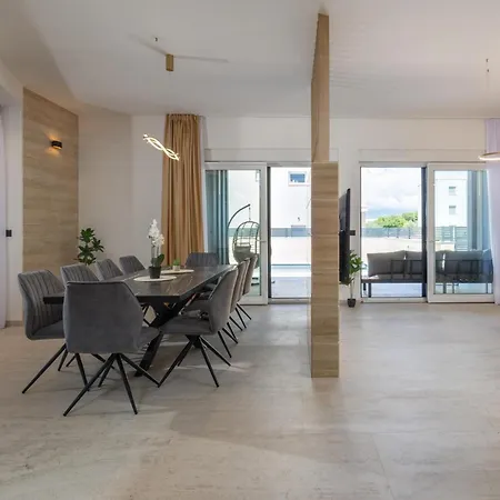 Hébergement de vacances Awesome In With House Sea View Nin