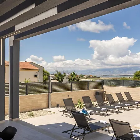 Awesome In With House Sea View