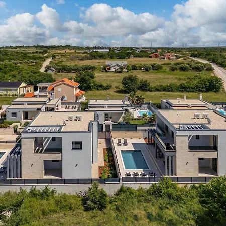 Awesome In With House Sea View
