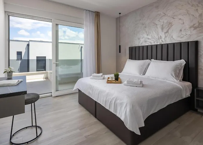 Awesome In With House Sea View