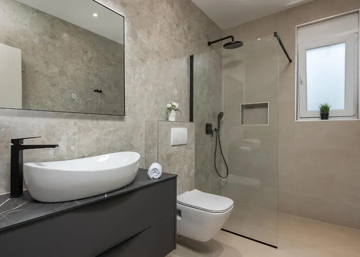 Awesome In With House Sea View بيت للعطل