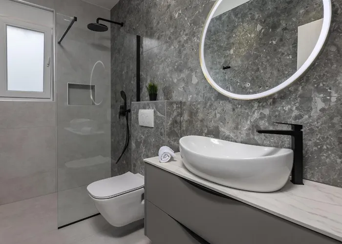 Awesome In With House Sea View بيت للعطل نين
