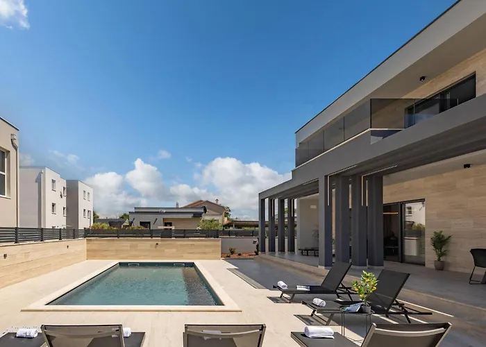 Awesome In With House Sea View * نين