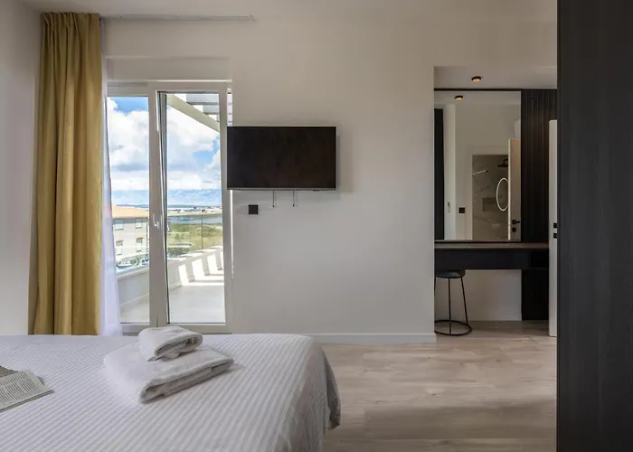Awesome In With House Sea View بيت للعطل