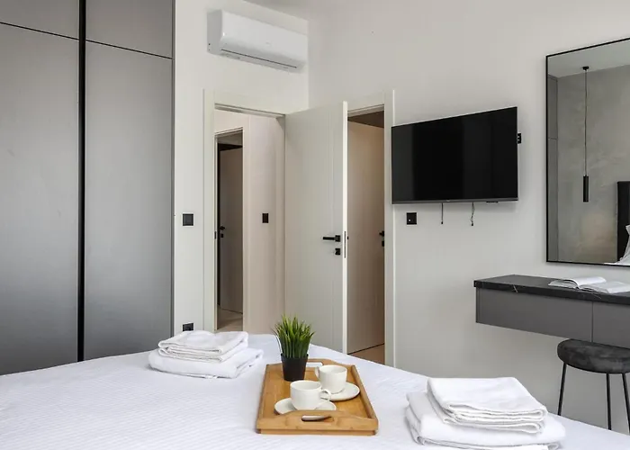 Awesome In With House Sea View بيت للعطل نين