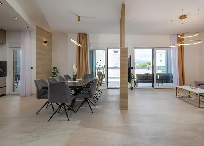 Дом отдыха Awesome In With House Sea View Нин