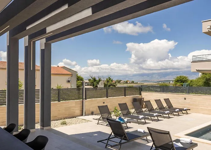 Awesome In With House Sea View