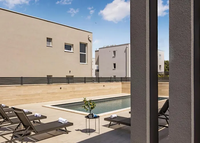 Awesome In With House Sea View * Нин