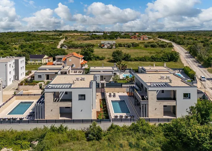 Awesome In With House Sea View