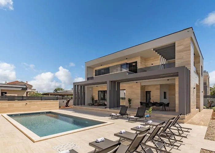 Awesome In With House Sea View * نين